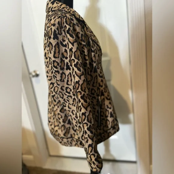 Chico’s~NWT~Jacquard~Leopard Print~Faux Leather Detail~Lined~Moto Jacket~Size 3 - Picture 10 of 16